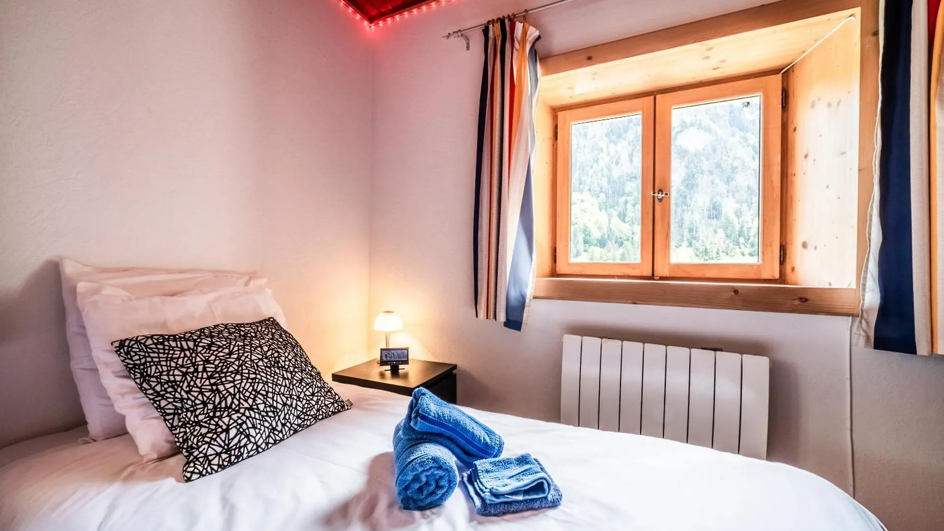 Chalet Elisthur Saint-Jean-dʼAulps Bed and Breakfast